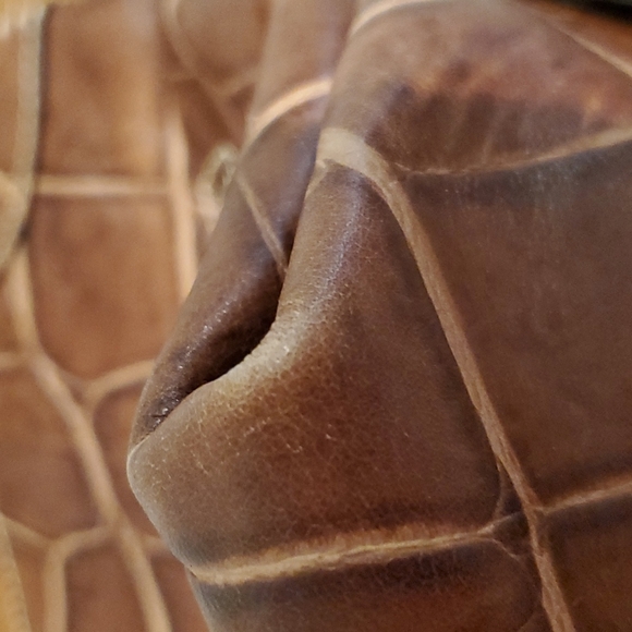 Dooney & Bourke leather purse. Must see - BENEFITS RESCUE DOGS= CLOSET CLOSING - Picture 14 of 16